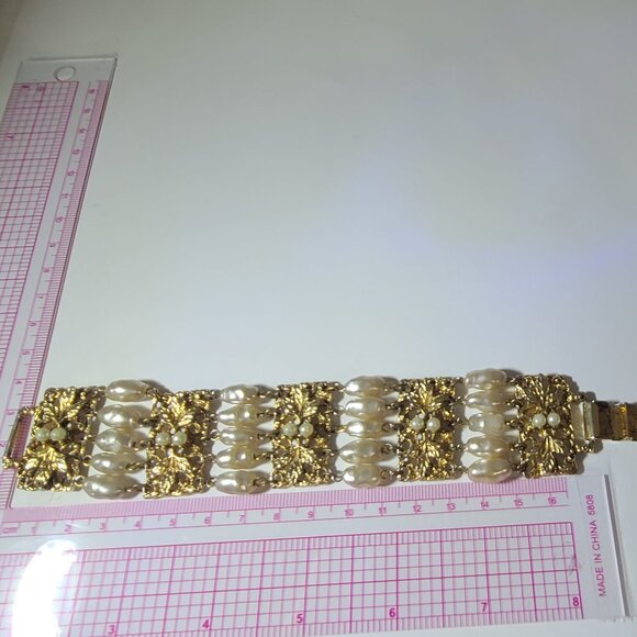 Vintage Celebrity NY Freshwater Pearl Wide Gold-Tone Bracelet - Picture 4 of 6